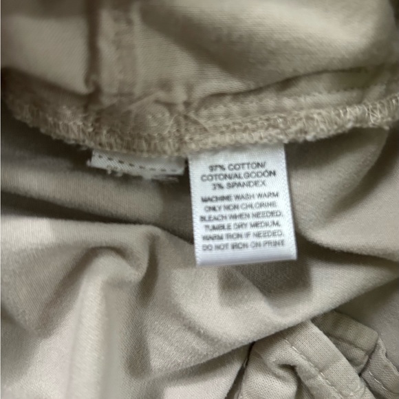 Ann Taylor Petite Capris 2P - Picture 7 of 11